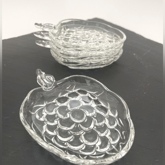 Set of 4 Pressed Glass Dishes - Picture 1 of 2
